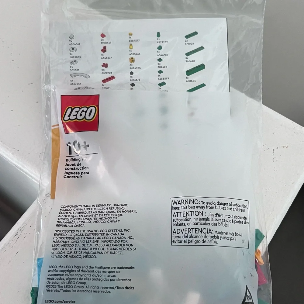 LEGO Limited Edition Christmas Holiday Train Snow Globe/Lego 6547924,90 PCs, NEW